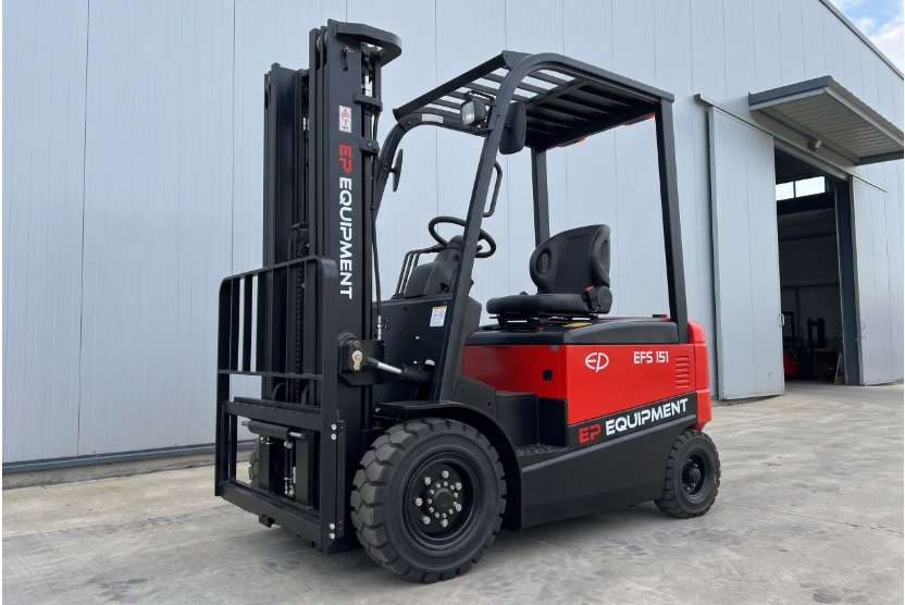 EFS 151 Üç Tekerlekli Elektrikli Forklift